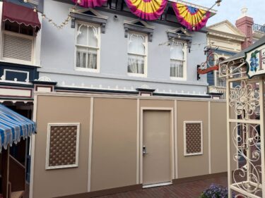 Disney Clothiers Exterior Refurbishment Underway at Disneyland
