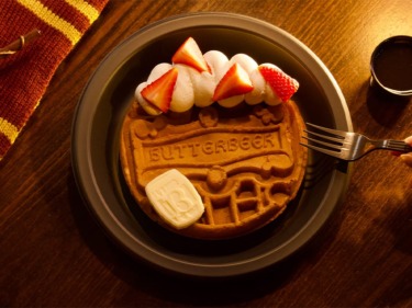 Universal’s Butterbeer Season Treats Include New Butterbeer Waffle