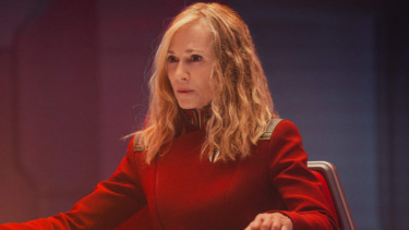 Star Trek director discusses working with Holly Hunter (& her ‘quirky’ character)