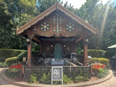 Comedy Duo Böehme and Scheffler Return to EPCOT’s Germany Pavilion for Flower & Garden Festival 2026