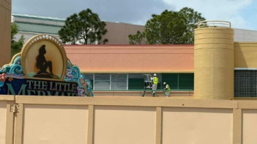 Disney’s Hollywood Studios Refreshes Animation Courtyard With Green Ventilation Panels