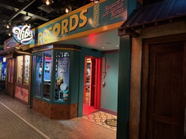 FULL TOUR: Vibe Teen Club on the Disney Adventure