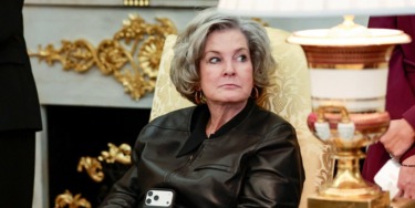 WH chief of staff Susie Wiles diagnosed with early stage breast cancer, prognosis ‘excellent,’ Trump says