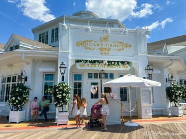 Former Cast Members Reveal One MAJOR Tip for Booking Dining Reservations in Disney World!