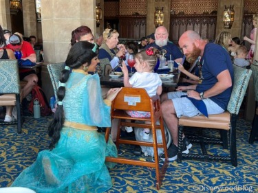 6 Unspoken Rules for Character Dining in Disney World