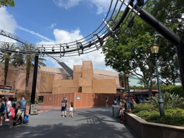 Rock ‘n’ Roller Coaster Guitar Repainting to Start Soon as Preparation Appears Nearly Complete