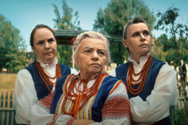 Stream It Or Skip It: ‘It Takes a Village’ on Netflix, a Cutesy, Scattershot Comedy Sequel to Polish Hit ‘No Pressure’