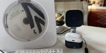 MagSafe Monday: UGREEN 2-in-1 Qi2 foldable charging station review