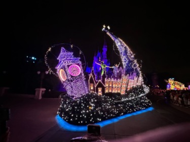 Peter Pan & Wendy Fly for the First Time in Disney Starlight Parade at Walt Disney World