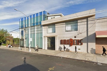 Bullets fly at notorious NYC night club as 4 people hit by gunfire: cops