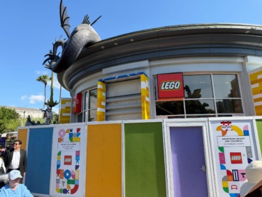 Block Frames Added to LEGO Store in Downtown Disney