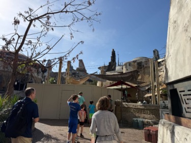 More Canopies Added to Savi’s Workshop Courtyard at Disney’s Hollywood Studios