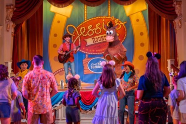 PHOTOS & VIDEO: We Have a First Look at ‘Jessie’s Roundup: A Rip-Roarin’ Revue!’