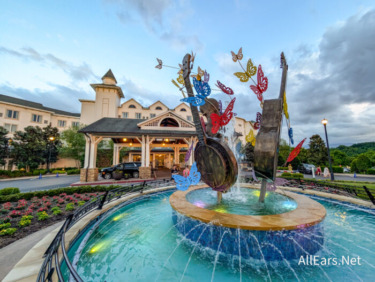 REVIEW: We Have Conflicting Thoughts About This Dollywood Restaurant…