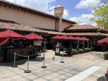 Photos: The Hollywood Brown Derby Lounge Has Been Temporarily Relocated at Disney’s Hollywood Studios