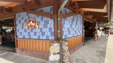 Disney Pin Traders Store Undergoing Exterior Refurbishment at Disney Springs
