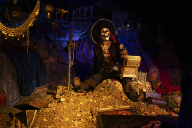 Pirates of the Caribbean Disneyland Gets New Animatronic That Transforms From Pirate to Skeleton in Real Time