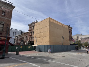 Scrim and Scaffolding Go Up Around Finnegan’s in Universal Studios Florida