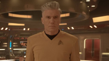 New Star Trek: SNW clip features Anson Mount’s Pike in a dangerous negotiation