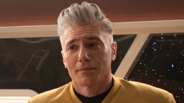 Star Trek’s Anson Mount shares scene-stealing kiss during SNW press tour