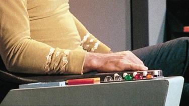 Watch Star Trek-SDCC video featuring life-size LEGO captain’s chair!