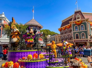 Disneyland’s Halloween Tour Is Officially Returning! Here’s How To Snag Your Spot
