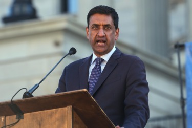 Ro Khanna uses Jewish lives as fodder for presidential ambitions