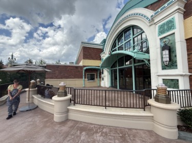 Satellite Shakes Now Open at Epic Universe, Featuring Captain Cacao Milkshake and Replacing Meteor Astropub Pick-Up Window