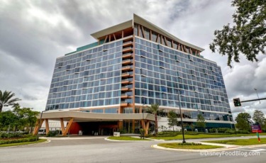 REVIEW: This Disney World Hotel Restaurant Is Good For ONE Thing, But We Don’t Mind!
