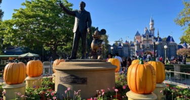 PHOTOS: The NEW Galaxy’s Edge Jack-o’-Lantern Debuted at Disneyland’s Partners Statue!