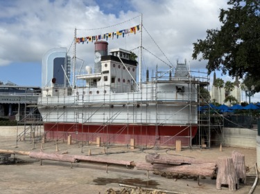 Photos: Echo Lake Drained as Refurbishment of Dockside Diner Kicks Off at Disney’s Hollywood Studios