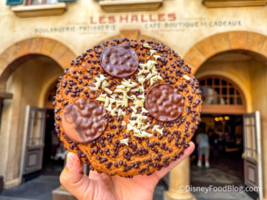 REVIEW: Now This EPCOT Treat Is What We’re Calling a Cookie Pizza, and Life Is Good