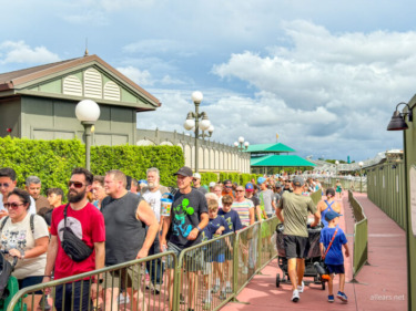 HUGE Crowds at Sold Out Mickey’s Not-So-Scary Halloween Party in Disney World
