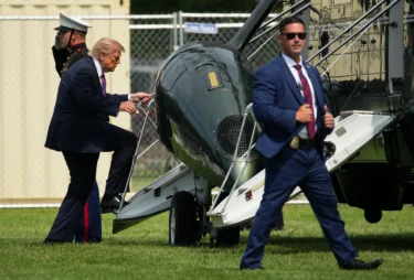Marine One briefly lost contract with air traffic tower Thursday: Recordings