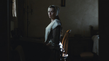 Betty Gilpin Calls ‘Widow’s Bay’ The “Ultimate F*ck You” To “Algorithm-Friendly” TV: “So Satisfying”