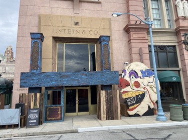 Curtains & Clown Face Arrive at Universal Studios Florida for Halloween Horror Nights