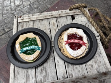 REVIEW: Hogwarts House Linzer Cookies From Wizarding World at Universal Studios Florida