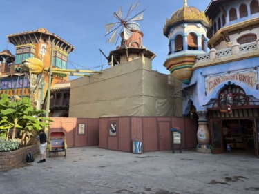 Scrim Added to Island Market and Export & Port of Entry Christmas Shoppe in Islands of Adventure