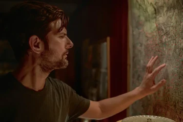 Stream It Or Skip It: ‘The Whisper Man’ on Netflix, a ’90s-Throwback Serial Killer Thriller Led by Adam Scott and Robert De Niro