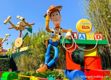 2023 wdw dhs toy story land stock