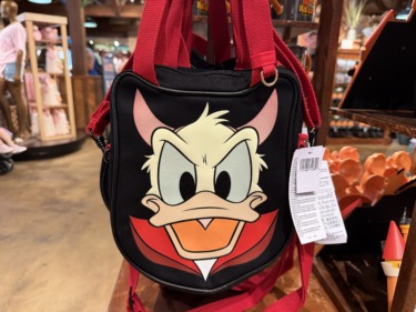 2026 wdw disney world animal kingdom halloween tote donald devil big face 7 scaled