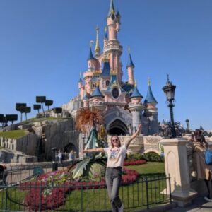 Disneyland paris castle amy square 2e9f74ca6d0be8e6025351876bbf0f3f g3x1l5m8nahe