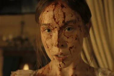 Monster the lizzie borden story n s1 e1 00 04 56 09r c resize