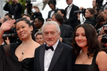 Opening ceremony and apospartir un jourapos leave one day red carpet mega1309583 019 scaled