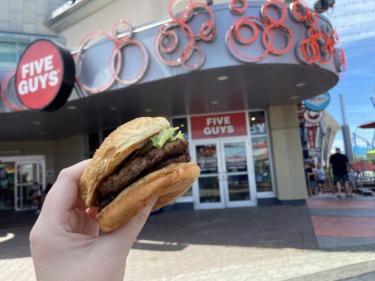 Uor citywalk five guys 8540 scaled