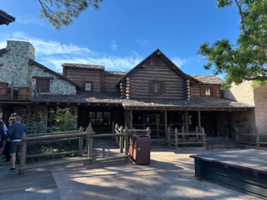 Wdw mk dvc mckims mile house a member lounge 5765