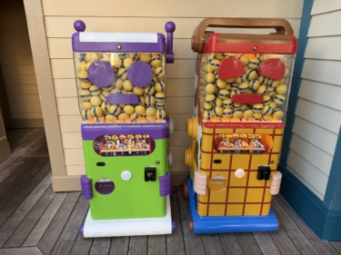 Dlr pin vending machines 5671 scaled