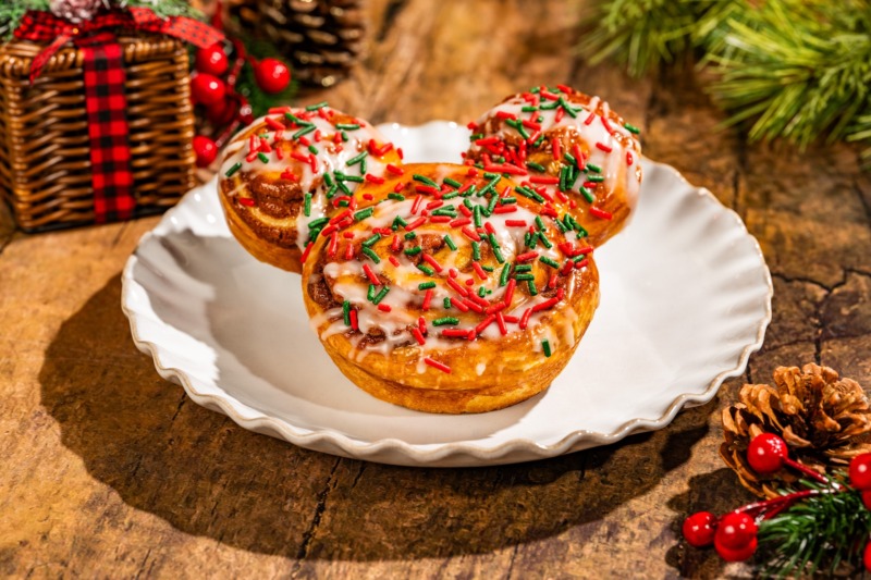 2026 WDW MVMCP Foodie Guide CinnamonRoll